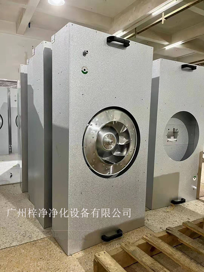 群控FFU是把幾十,幾百乃至上千臺(tái)FFU通過(guò)FFU監(jiān)控主機(jī)將其連接起來(lái)并進(jìn)行監(jiān)控。